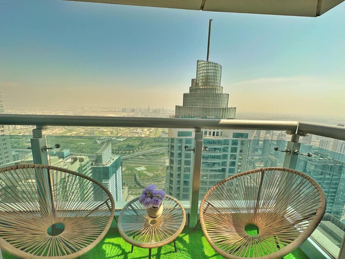 Apartamento Life Above Clouds Dubái Exterior foto