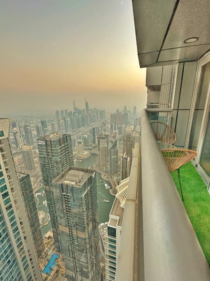 Apartamento Life Above Clouds Dubái Exterior foto